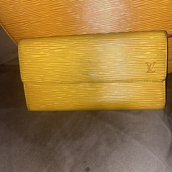 EPI LV WITH MATCHING WALLET - Picture 11 of 16